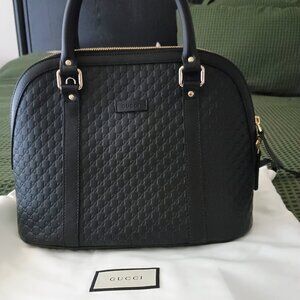 Gucci Bag w/card holder